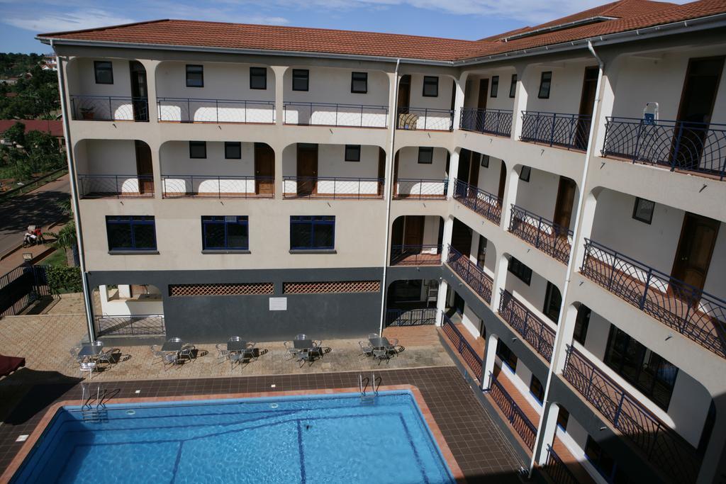 Ivys Hotel Kampala Bagian luar foto